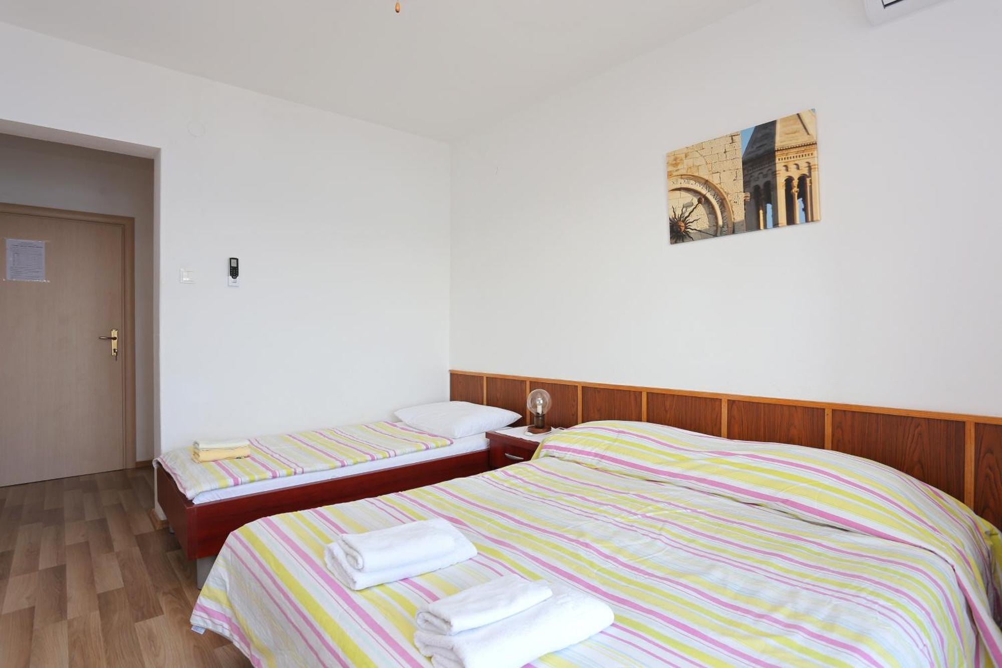 Apartments By The Sea Igrane, Makarska - 6653 Номер фото